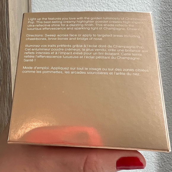 ✨NEW✨ BECCA Shimmering Skin Perfector Pressed Highlighter in Champagne Pop - Picture 3 of 4